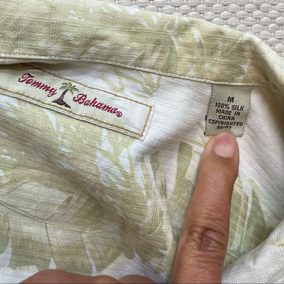 Tommy Bahama 100% Silk‎ Button Down Short Sleeve Tropical Hawaii Shirts Size: M - Picture 4 of 10